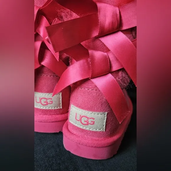 UGG Bailey Bow Suede Fuchsia Hot Pink Color Classic Toddler Girl's Boots Size 8
