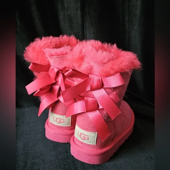 UGG Bailey Bow Suede Fuchsia Hot Pink Color Classic Toddler Girl's Boots Size 8