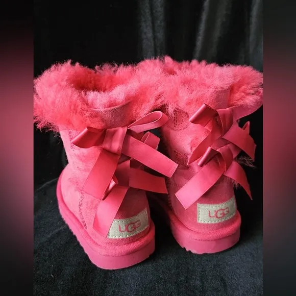 UGG Bailey Bow Suede Fuchsia Hot Pink Color Classic Toddler Girl's Boots Size 8