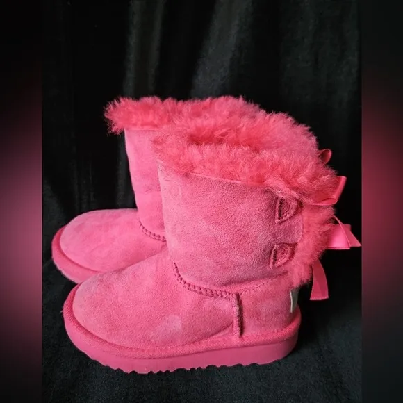 UGG Bailey Bow Suede Fuchsia Hot Pink Color Classic Toddler Girl's Boots Size 8