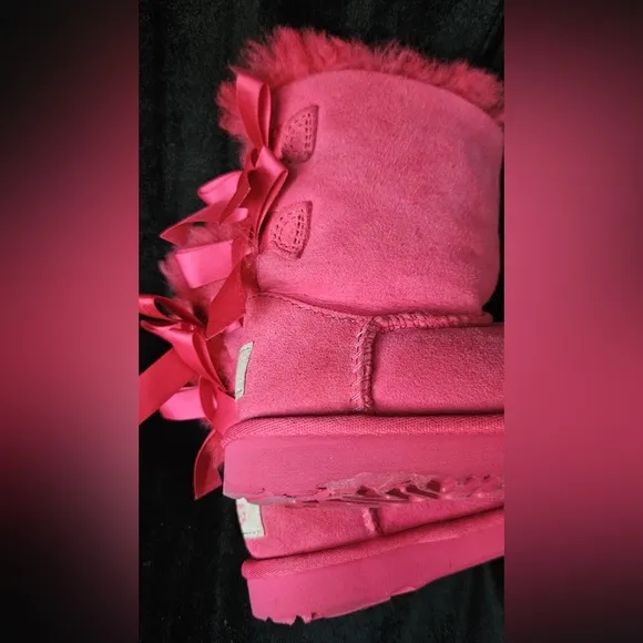 UGG Bailey Bow Suede Fuchsia Hot Pink Color Classic Toddler Girl's Boots Size 8