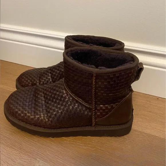Ugg Boots men’s Size 9, women’s 10.5 - limited edition!