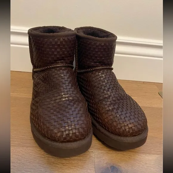 Ugg Boots men’s Size 9, women’s 10.5 - limited edition!