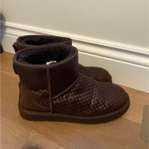 Ugg Boots men’s Size 9, women’s 10.5 - limited edition!