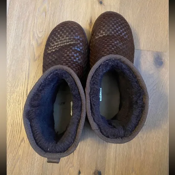Ugg Boots men’s Size 9, women’s 10.5 - limited edition!