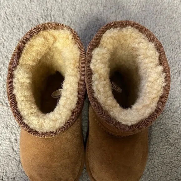 UGG Chestnut Brown Classic Toddler Size 8 Furry Boots