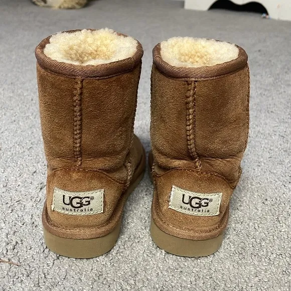 UGG Chestnut Brown Classic Toddler Size 8 Furry Boots