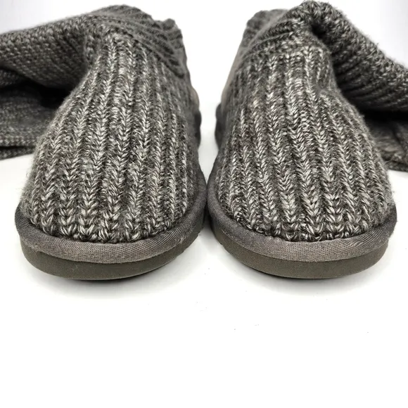 UGG Classic Cardigan Knit Boots in Gray size 8