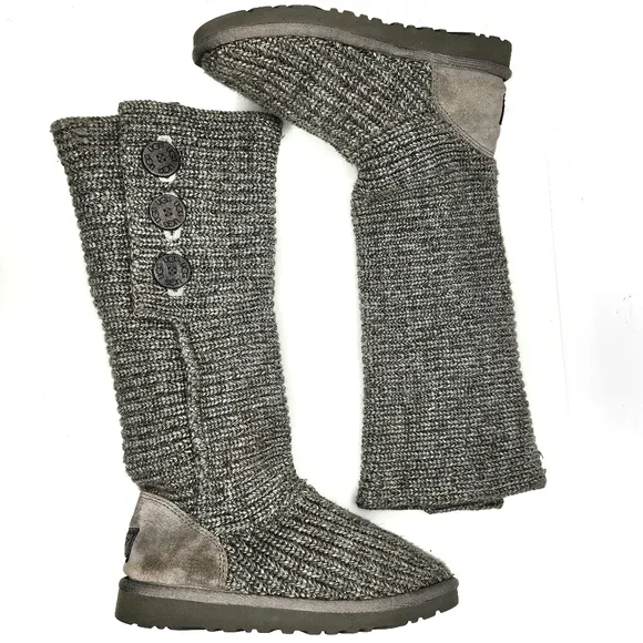 UGG Classic Cardigan Knit Boots in Gray size 8