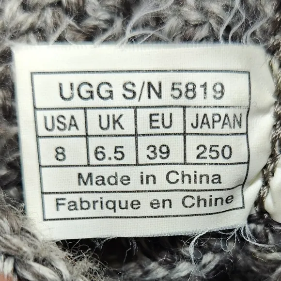 UGG Classic Cardigan Knit Boots in Gray size 8
