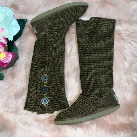 UGG® Classic Cardy Button Detailed Knit Boots size 7