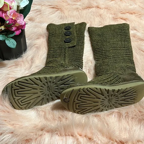 UGG® Classic Cardy Button Detailed Knit Boots size 7