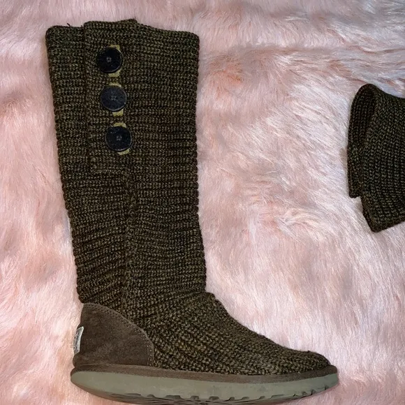 UGG® Classic Cardy Button Detailed Knit Boots size 7