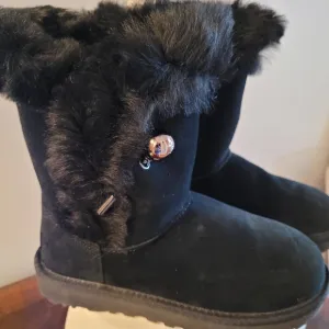 💕Ugg Classic Fluff Pin