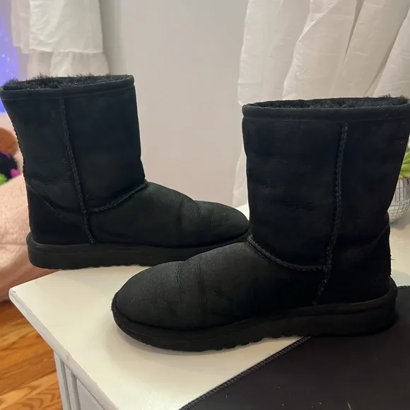 UGG Classic II Boot - Little Kid - Black