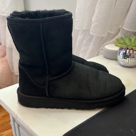 UGG Classic II Boot - Little Kid - Black