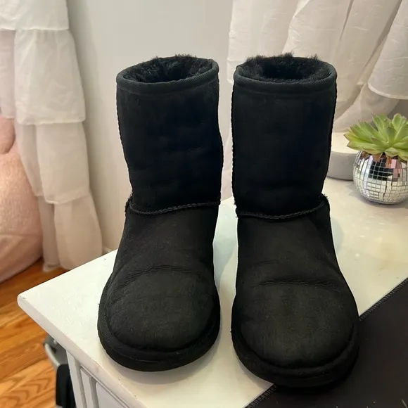 UGG Classic II Boot - Little Kid - Black