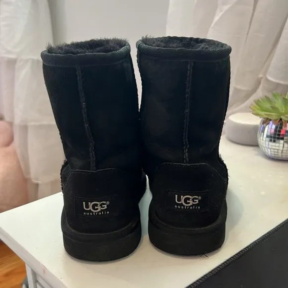 UGG Classic II Boot - Little Kid - Black