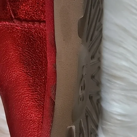 UGG Classic II Metallic Sparkle Red Boots size 13 ❤️