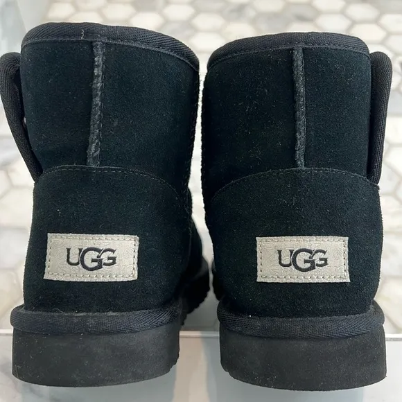 UGG Classic Jona Black Suede Leather Boots Big Kids Shoe Size 4