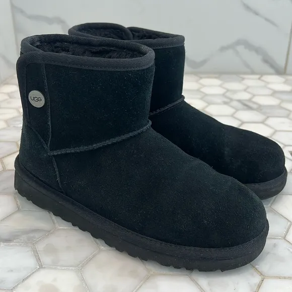 UGG Classic Jona Black Suede Leather Boots Big Kids Shoe Size 4