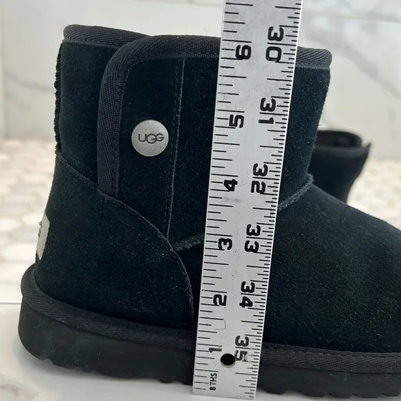 UGG Classic Jona Black Suede Leather Boots Big Kids Shoe Size 4