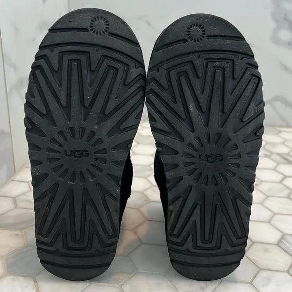 UGG Classic Jona Black Suede Leather Boots Big Kids Shoe Size 4