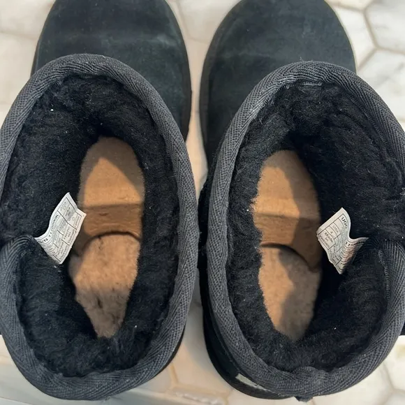 UGG Classic Jona Black Suede Leather Boots Big Kids Shoe Size 4