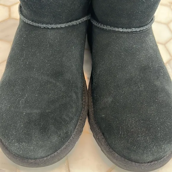 UGG Classic Jona Black Suede Leather Boots Big Kids Shoe Size 4