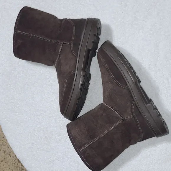 UGG Classic ll Brown Boots Size 8 Women's