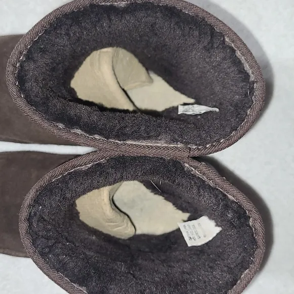 UGG Classic ll Brown Boots Size 8 Women's
