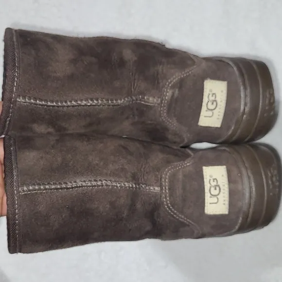 UGG Classic ll Brown Boots Size 8 Women's