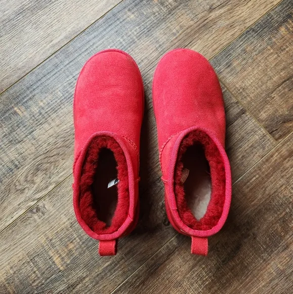 UGG Classic Mini Boots in Ribbon Red Size 9