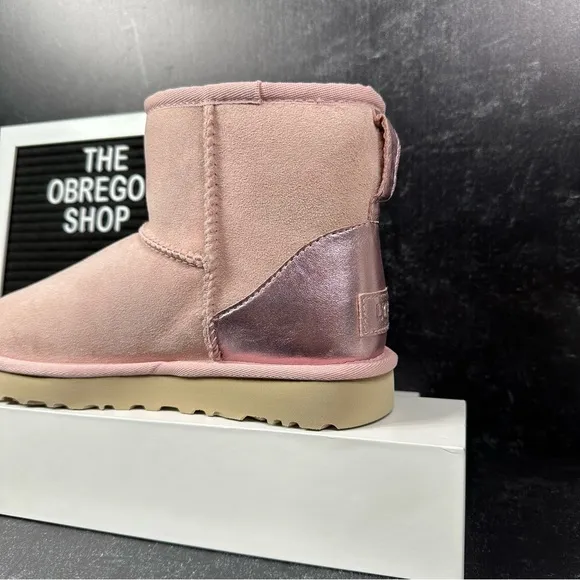 UGG CLASSIC MINI II METALLIC WOMENS SUEDE BOOTS SIZE 6 WOOL PINK NEW
