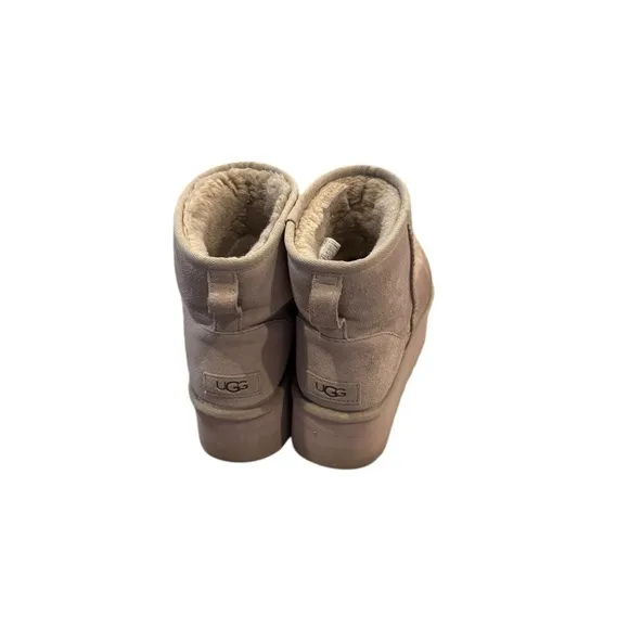 UGG Classic Mini Platform 50.8mm &quot;Mustard Seed&quot; boots 9 women’s