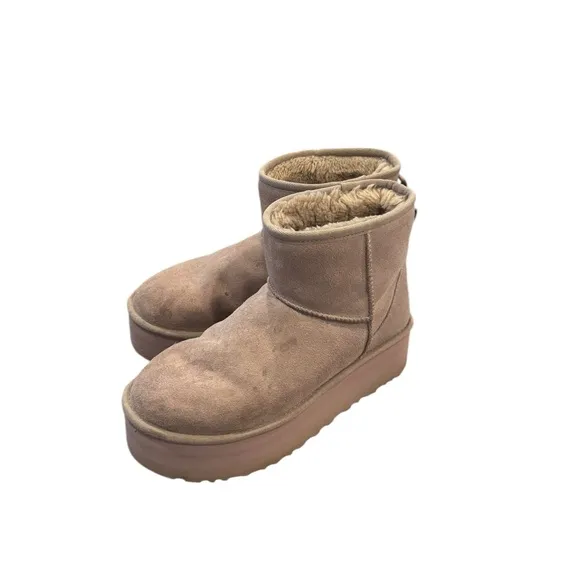 UGG Classic Mini Platform 50.8mm &quot;Mustard Seed&quot; boots 9 women’s