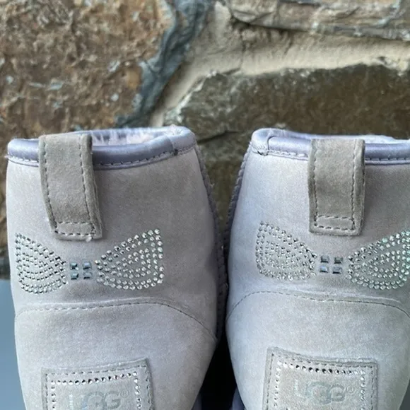 UGG Classic Mini SWAROVSKI CRYSTAL Bow Low Boots LILAC Size 7