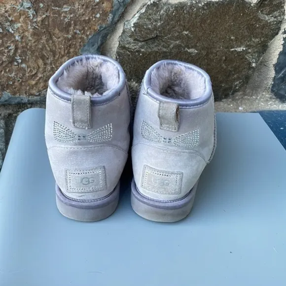 UGG Classic Mini SWAROVSKI CRYSTAL Bow Low Boots LILAC Size 7