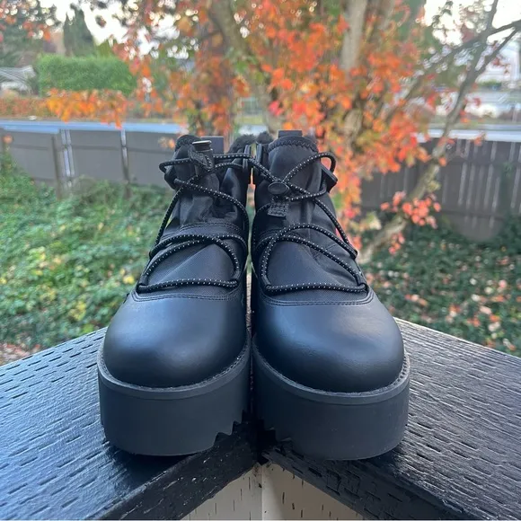 UGG Classic Rising Toggle Platform Boots in Black Women’s Size 6