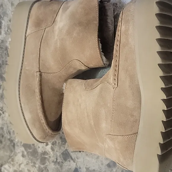 Ugg Classic RisingHeel Women's Tan Suede Ankle Boots Size 9