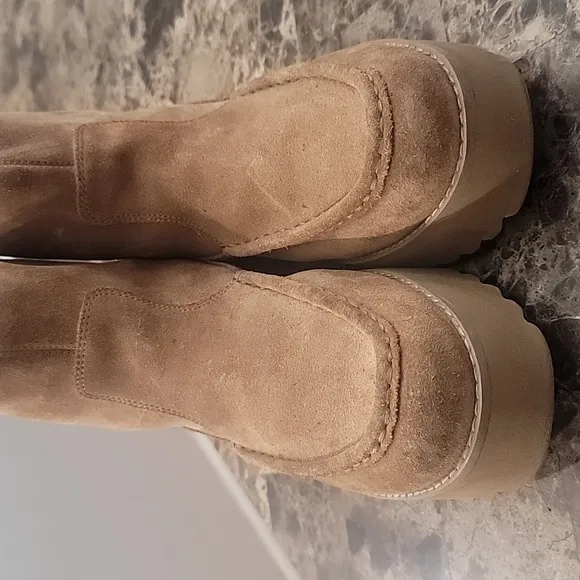 Ugg Classic RisingHeel Women's Tan Suede Ankle Boots Size 9