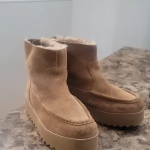 Ugg Classic RisingHeel Women's Tan Suede Ankle Boots Size 9