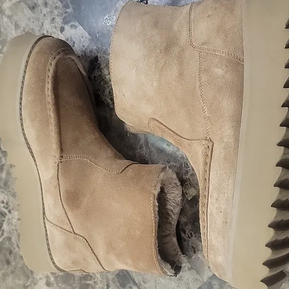 Ugg Classic RisingHeel Women's Tan Suede Ankle Boots Size 9