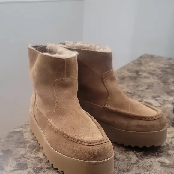 Ugg Classic RisingHeel Women's Tan Suede Ankle Boots Size 9