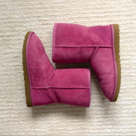UGG Classic Short boots in fuschia