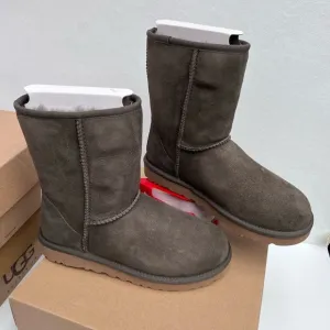 Ugg Classic Short II Boots Slate color casual classic outdoorsy comfy fall