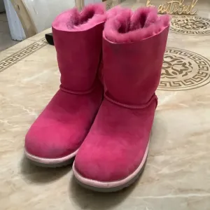 UGG Classic size 6