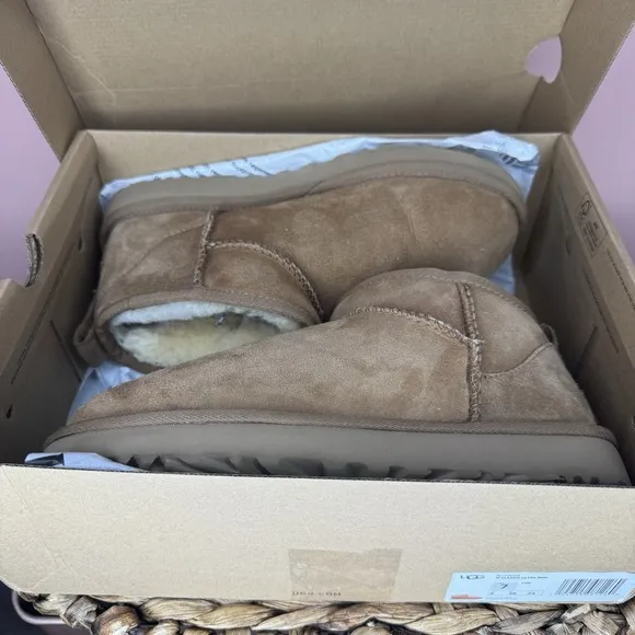 UGG Classic Ultra Mini Chestnut 1116109 Women's Boots Size 7 Great Condition