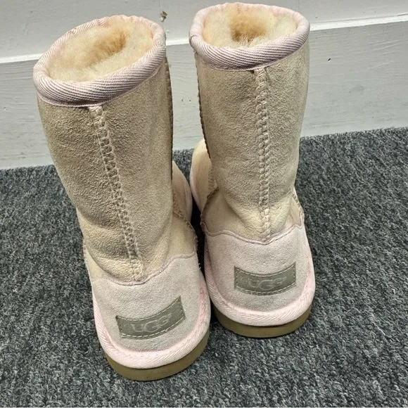UGG DELUXE CLASSIC SHORT UGG BOOTS - PINK Size 4
