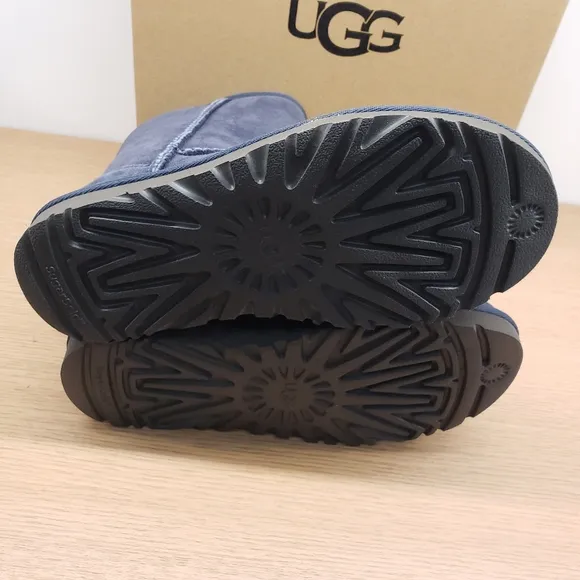 UGG Eve Blue Classic Short II  Boots